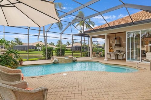 7511 Hogan Ct, Naples FL 34113-3055 exterior