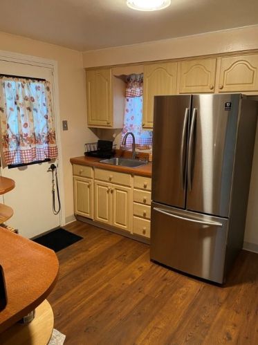 1566 Berkshire Ave, Pittsburgh PA  15226-2476 exterior