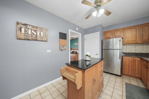 6625 64 St, Chicago IL 60638-4915 exterior