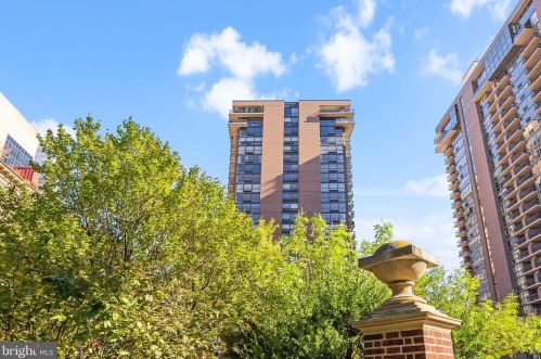 233 6th St, Philadelphia PA  19106-3768 exterior