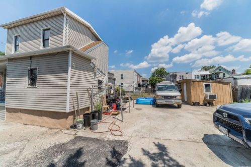 4028 Barnes Ave, Bronx NY 10466-4310 exterior