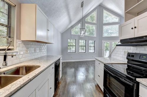 689 Lake Dr, Lithonia GA  30039-6683 exterior