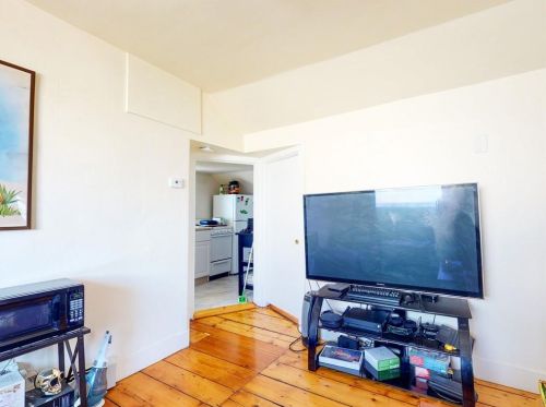 30 Prospect Hl St, Middletown RI 02840-3115 exterior