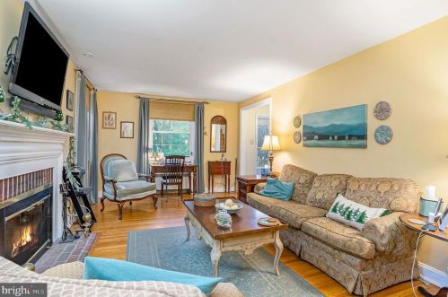 25 Myrtle Ave, Pittsburgh PA 19083-5706 exterior