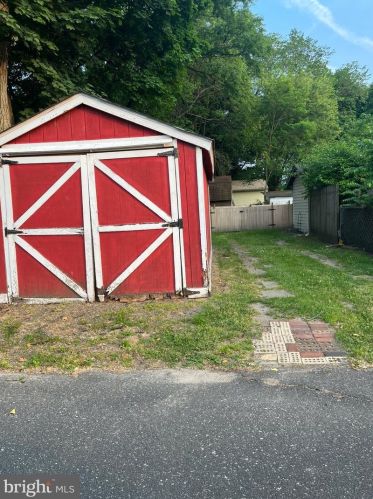 5 Clinton Ave, Camden NJ 08109-2006 exterior