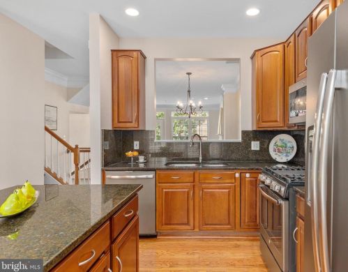 5124 Knapp Pl, Alexandria VA 22304-8637 exterior