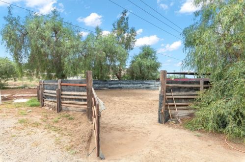 19030 Santa Rosa Mine Rd, Perris CA 92570-7769 exterior