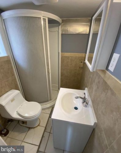 5404 Erdrick St, Philadelphia PA 19135-1012 exterior