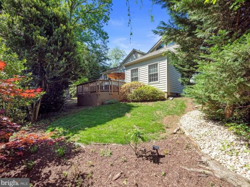 8224 Inverness Holw Ter, Rockville MD 20854-2726 exterior