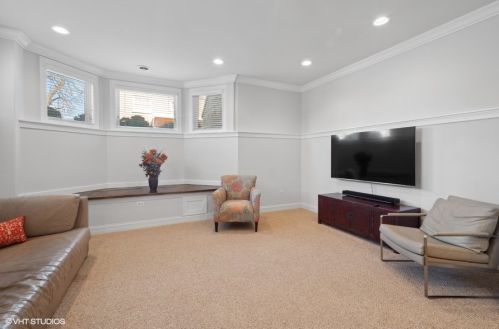 421 50 St, Chicago IL 60615-2222 exterior