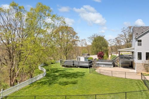 408 Larchmont Ct, Moon Twp PA  15108-9100 exterior