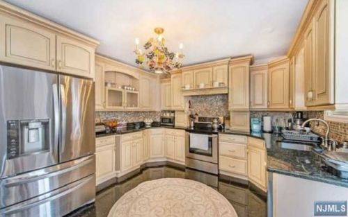 35 Orchard St, Teaneck NJ  07666-5001 exterior