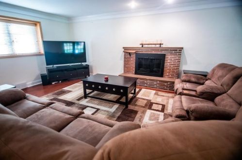 2305 Marbury Rd, Pittsburgh PA exterior