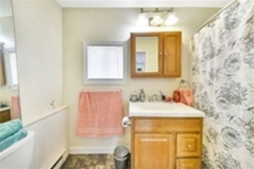 257 Broadway St, Chicopee MA 01020-2604 exterior