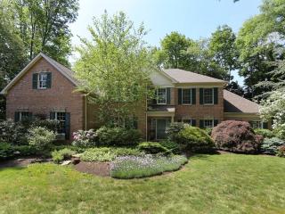 71 Collis Ln, Chester, NJ 07930-2204