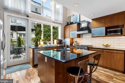 122 Christian St, Philadelphia PA 19147-3612 exterior