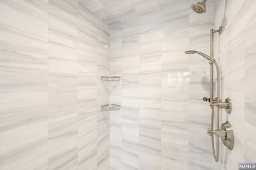 81 Trommel Dr, Mahwah NJ 07430-1533 exterior