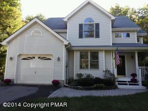 2020 Louis Dr, Stroudsburg, PA 18360-5109