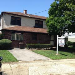62 Barlow Dr, Brooklyn NY  11234-6719 exterior