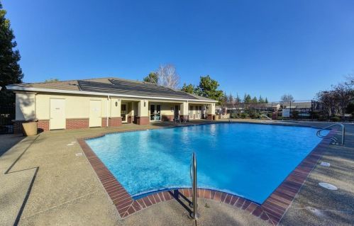 700 Diamond Glen Cir, Folsom CA 95630-3157 exterior