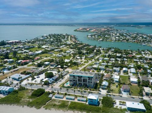 355 Ocean Dr, Fort Pierce FL  34949-3251 exterior