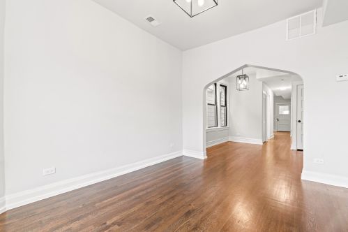 3142 Diversey Ave, Chicago IL 60647-1558 exterior