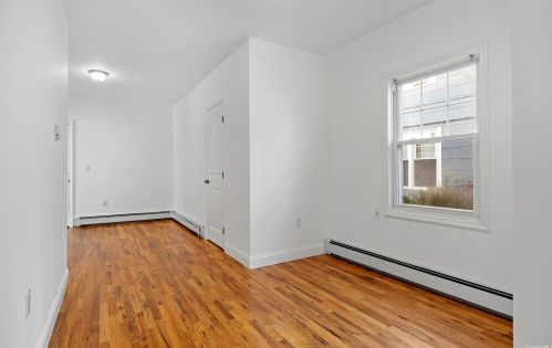 19 High St, Valley Stream NY 11581-1417 exterior