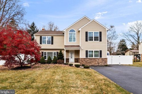 113 Woodview Ln, Riverton, NJ 08077-3217