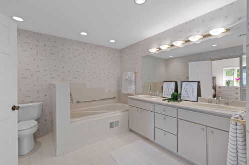 9555 Range Line Rd, Milwaukee WI 53209-2619 exterior