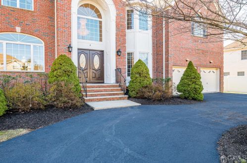 4 Reynold Ct, Edison, NJ 08820-1274