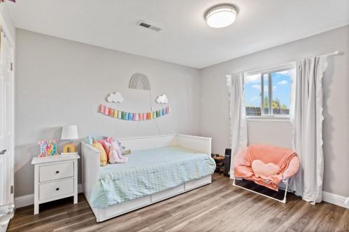 431 Lewis St, Turlock CA  95380-5828 exterior