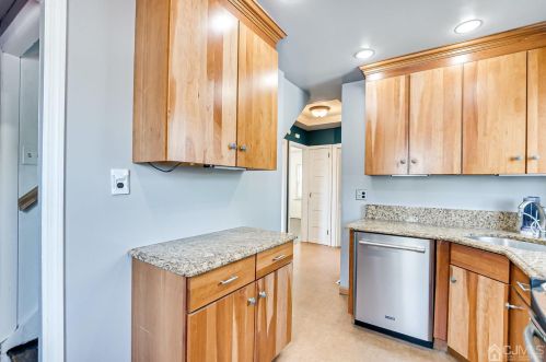 429 Douglas Ave, Avenel NJ 07001-1108 exterior