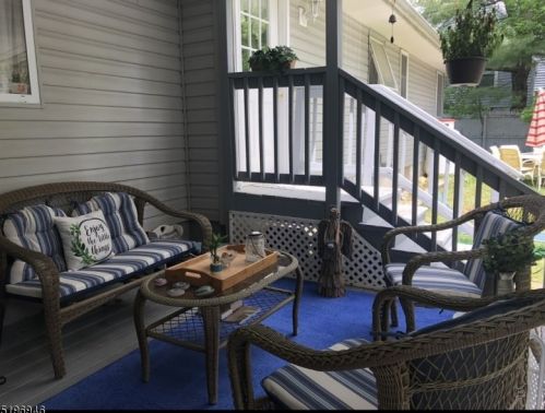 7 Poplar Tree Ln, Sparta NJ  07871-2327 exterior