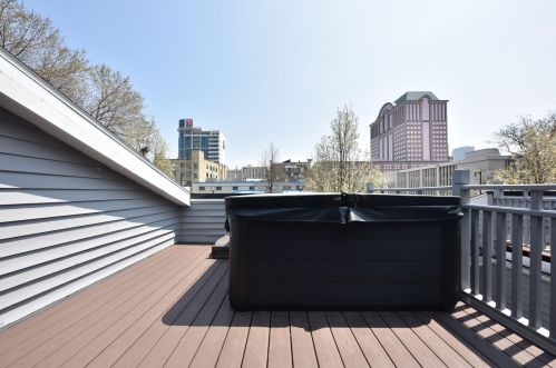 1117 Edison St, Milwaukee WI  53202-3147 exterior