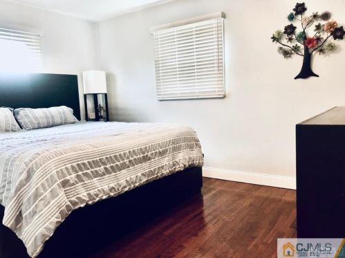 6 Kim Ct, Old Bridge NJ 08857-3405 exterior