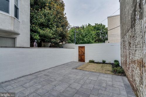 735 24th St, Philadelphia PA  19130-2539 exterior