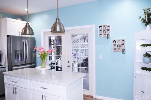 722 Donald Ave, Perth Amboy NJ 08861-2529 exterior