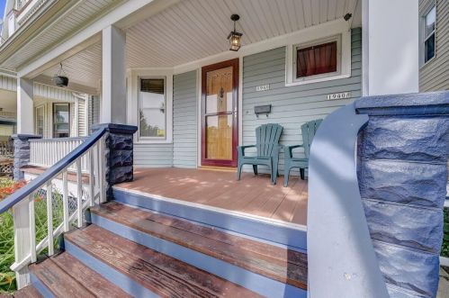 1940 32nd St, Milwaukee, WI 53215-2107