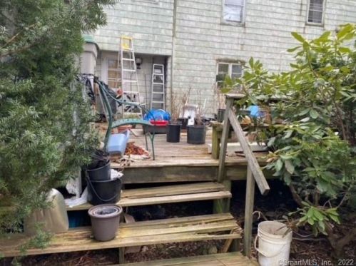 30 Avondale Rd, Hartford CT 06117-1108 exterior