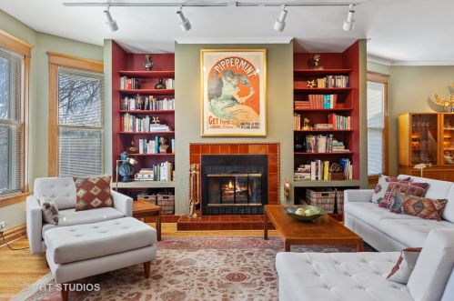 3822 Seeley Ave, Chicago IL 60645-5511 exterior