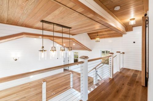 166 Ruggles Ave, Middletown RI 02840-4351 exterior