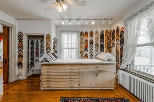 40 Bloomfield Ave, Windsor CT 06095-2303 exterior