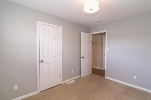 2637 Midland Rdg Dr, Saint Louis MO 63114-1232 exterior