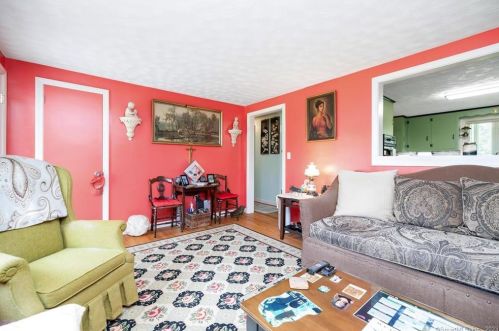 17 Shady Oak Dr, Enfield CT 06082-2311 exterior