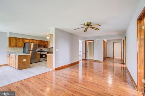 215 Highland Ave, Rockville MD  20850-4136 exterior