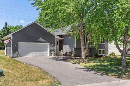 2730 Shadow Wood Ct, Chaska, MN 55318-1105