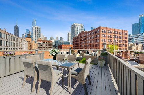 700 Orleans St, Chicago IL 60610-5017 exterior