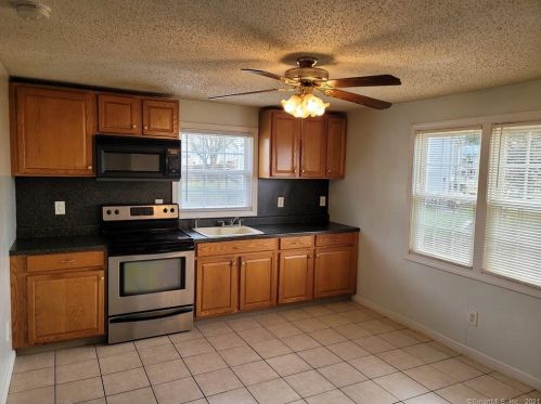 27 Mclaughlin Ter, Derby CT 06418-2126 exterior