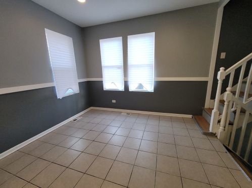 8342 Kingston Ave, Chicago IL  60617-1910 exterior