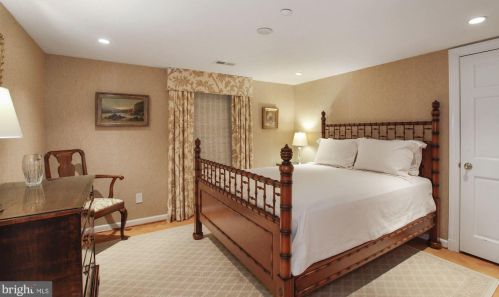 11013 Cripplegate Rd, Rockville MD 20854-1630 exterior